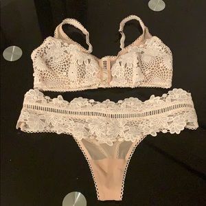 Victoria’s Secret m or l bralette set white new